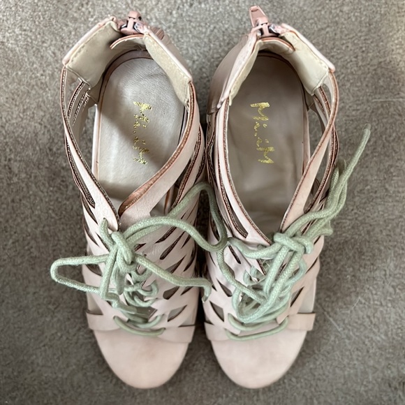 NIB Lace-up leather open toe gladiator booties with stacked block heel - Picture 6 of 9